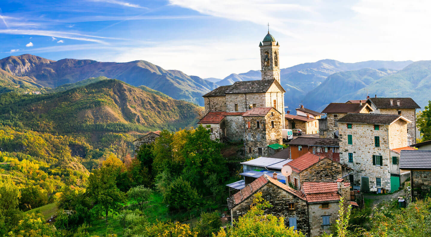 Malerisches kleines Dorf in den Bergen der Emilia-Romagna